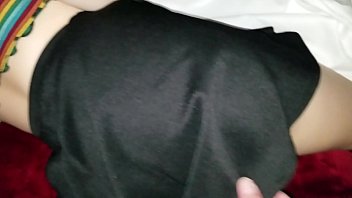 Вставил член в попу спящей студентки в  сексуальной юбке